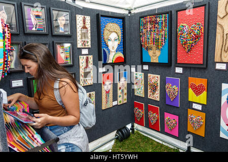 Floride Sud, Miami Beach, week-end art déco, festival communautaire, vendeur vendeurs, stall stands distributeur marchands marché, stall, shopp Banque D'Images