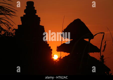 Le temple d'Ulu Watu Tempel sur l'île de Bali en Indonésie en southeastasia Banque D'Images