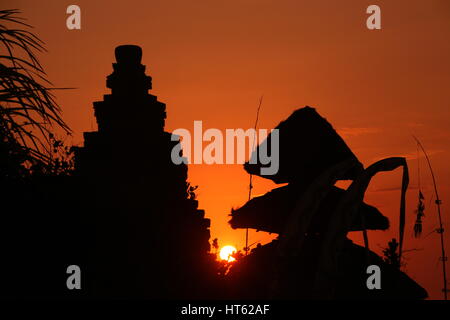 Le temple d'Ulu Watu Tempel sur l'île de Bali en Indonésie en southeastasia Banque D'Images