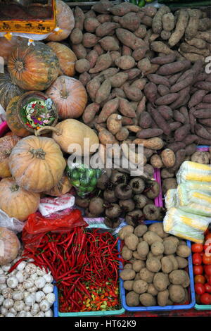 Le marché Pasar Badung dans la ville de Denpasar, l'île de Bali en Indonésie en southeastasia Banque D'Images