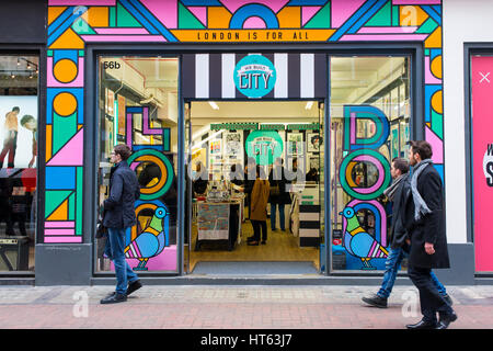 Nous avons bâti cette ville Store sur Carnaby Street, London offrant des œuvres d'artistes locaux, illustrateurs et designers. Banque D'Images