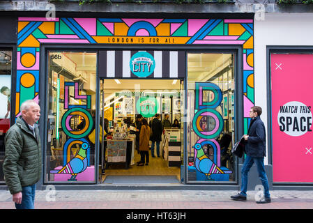 Nous avons bâti cette ville Store sur Carnaby Street, London offrant des œuvres d'artistes locaux, illustrateurs et designers. Banque D'Images