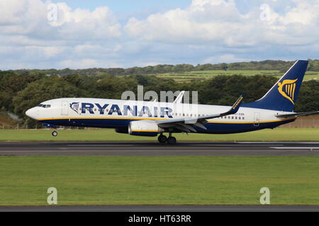 EI-CDE, un Boeing 737-8comme exploité par Ryanair à l'Aéroport International de Prestwick, dans l'Ayrshire. Banque D'Images