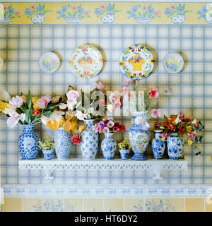 Collection de vases et de fleurs. Banque D'Images