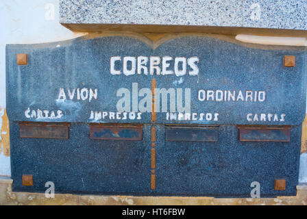 Boîte aux lettres ordinaires/Airmail, letterbox, bureau de poste principal, Sidi Ifni, Guelmim-Oued région, Maroc Banque D'Images