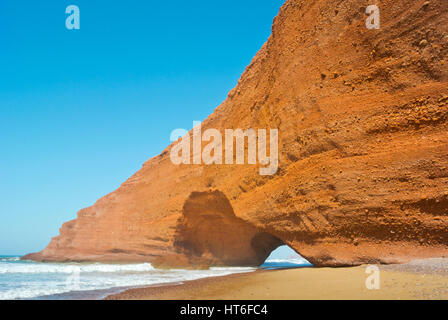 Arche de pierre, Legzira Plage, le sud du Maroc Banque D'Images