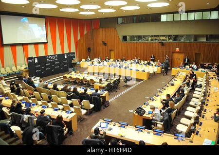 New York, États-Unis. 07Th Mar, 2017. Mme Amina J. Mohammed, secrétaire général adjoint, inaugure les MIT-résoudre au siège des Nations Unies. Régler à l'Organisation des Nations Unies est un événement, où les innovateurs sélectionnés de présenter des solutions sur l'éducation des réfugiés, de contributions, et des maladies chroniques à un panel de juges experts et un public en direct. Les meilleurs projets d'impact social qu'ils recevront un soutien financier pour ces projets et inscrivez-vous à l'Institut de Technologie du Massachusetts : MIT. Credit : Luiz Roberto Lima/Pacific Press/Alamy Live News Banque D'Images