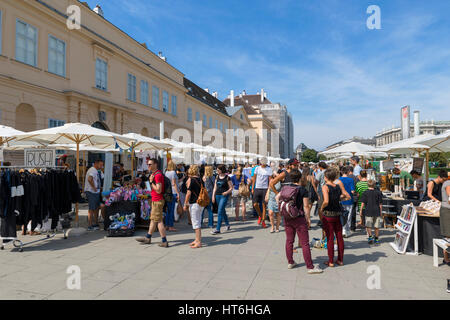 Le Quartier des musées, Vienne. Les étals de marché au MuseumsQuartier, Vienne, Autriche Banque D'Images