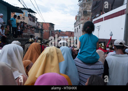 Venezuela, Caracas, Petare, l'Etat de Miranda 06/04/2012. La dramatisation de la crucifixion de Jésus Christ dans El Nazareno quartier de Petare. Banque D'Images