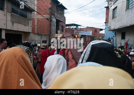 Venezuela, Caracas, Petare, l'Etat de Miranda 06/04/2012. La dramatisation de la crucifixion de Jésus Christ dans El Nazareno quartier de Petare. Banque D'Images