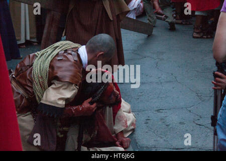 Venezuela, Caracas, Petare, l'Etat de Miranda 06/04/2012. La dramatisation de la crucifixion de Jésus Christ dans El Nazareno quartier de Petare. Banque D'Images