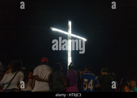 Venezuela, Caracas, Petare, l'Etat de Miranda 06/04/2012. La dramatisation de la crucifixion de Jésus Christ dans El Nazareno quartier de Petare. Banque D'Images