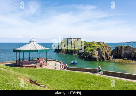 St Catherine's tidal Island & Kiosque, Tenby, Pays de Galles, Royaume-Uni Banque D'Images