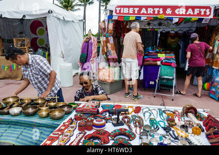 Floride Sud, Miami Beach, week-end art déco, festival communautaire, vendeur vendeurs, stall stands distributeur marchands marché, shopping sh Banque D'Images