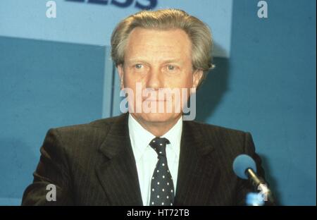 Rt. L'honorable Michael Heseltine, Secrétaire d'État à l'environnement et membre du parti conservateur du Parlement pour Henley, assiste à une conférence de presse à Londres, Angleterre le 10 avril 1991. Banque D'Images