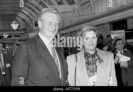Michael Heseltine, conservateur, membre du Parlement pour Henley et ancien secrétaire d'État à la défense, visites conférence du parti avec sa femme Ann à Blackpool en Angleterre le 10 octobre 1989. Banque D'Images