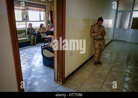 Les femmes kurdes du 2e bataillon, 6e brigade, une unité féminine de tous les peshmergas, Iraq Sulaymaniyah. Banque D'Images