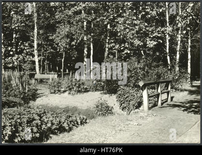 Allemagne - VERS 1966 : Une carte postale Imprimé en Allemagne, présente un parc de la ville, vers 1966 Banque D'Images