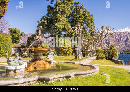 Jardins au bord du Lac de Côme, Lombardie, Italie (entre Menaggio et Lenno sur l'ouest du lac) Banque D'Images