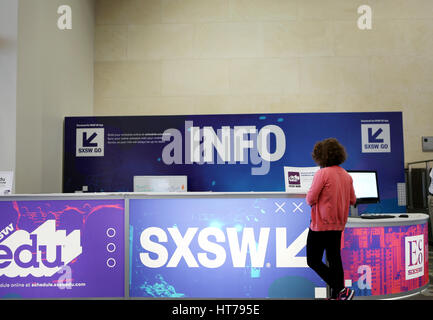 AUSTIN, TEXAS - Mar 8, 2017 South by Southwest SXSW : musique, film, annuelle et conférence interactive et festival à Austin, Texas. Bureau d'information Banque D'Images