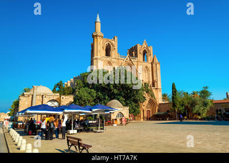 FAMAGUSTA, Chypre - 10 octobre 2015 : Lala Mustafa Pacha Mosquée (anciennement la cathédrale Saint-Nicolas), Famagusta, Chypre. Banque D'Images