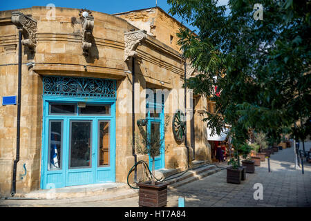 Ancien magasin d'antiquités à l'Arasta touristique populaire street. Nicosie, Chypre. Banque D'Images
