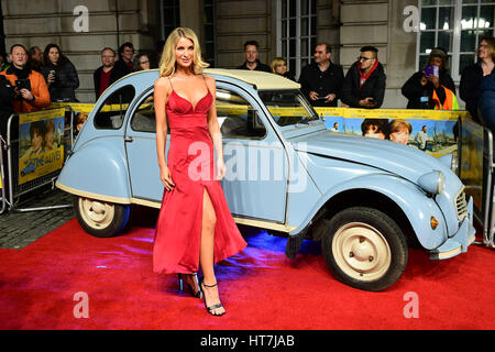 Olivia Newman-Young assister à la première mondiale de l'époque de leur vie au Curzon Mayfair, 38 Curzon Street, London. Banque D'Images