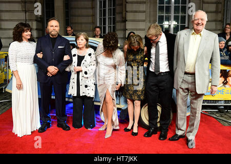 Sian Reeves (L - R), Franco Nero, Pauline Collins, Dame Joan Collins, Sarah Sulick, Roger Goldby et Sir Tim Rice assister à la première mondiale de l'époque de leur vie au Curzon Mayfair, 38 Curzon Street, London. Banque D'Images