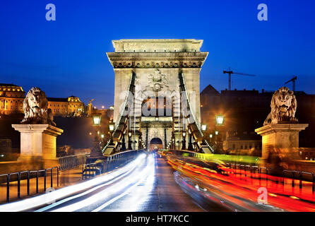 Pont Széchenyi (ou 'Chain Bridge') sur le Danube et le Palais Royal. Budapest, Hongrie. Banque D'Images