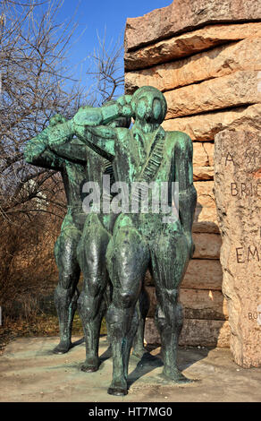 Statues de l'ère communiste (exemples de l'reallism 'socialiste') dans le Memento Park, un musée à ciel ouvert à 10 km SW de Budapest, Hongrie. Banque D'Images