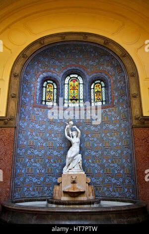Dans le hall du fameux thermes Gellért, partie de l'hôtel Gellért, Buda, Budapest, Hongrie Banque D'Images