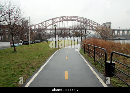 New York, USA. 07Th Mar, 2017. Les presque 100 ans de Hell Gate Bridge à New York, USA, 07 mars 2017. Photo : Christina Horsten/dpa/Alamy Live News Banque D'Images