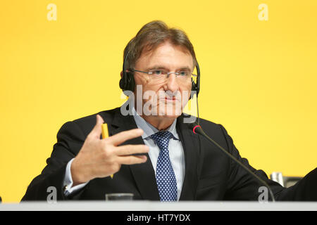 Bonn, Allemagne. 05Th Mar, 2017. Bonn, Allemagne, le 8 mars 2017, Deutsche Post DHL Group conférence de presse bilan : membre du conseil d'administration Ken Allen. Credit : Juergen Schwarz/Alamy Live News Banque D'Images