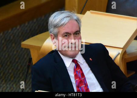 Edinburgh, Ecosse, Royaume-Uni. 8 mars, 2017. Porte-parole de l'éducation du travail écossais Iain Gray au cours de l'éducation Questions au parlement écossais, le Crédit : Ken Jack/Alamy Live News Banque D'Images