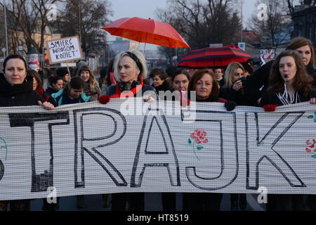 Cracovie, Pologne. Mar 8, 2017. La Journée internationale des femmes manifestation à Cracovie, Pologne/Fijoł Crédit : Iwona Alamy Live News Banque D'Images