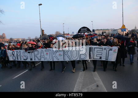 Cracovie, Pologne. Mar 8, 2017. La Journée internationale des femmes manifestation à Cracovie, Pologne/Fijoł Crédit : Iwona Alamy Live News Banque D'Images