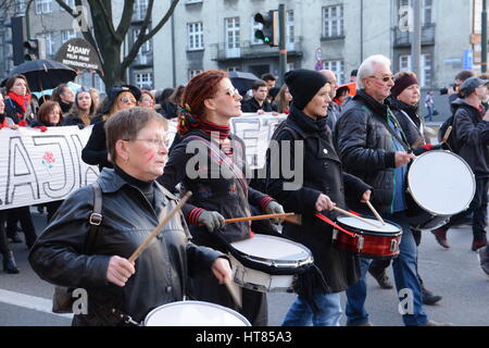 Cracovie, Pologne. Mar 8, 2017. La Journée internationale des femmes manifestation à Cracovie, Pologne/Fijoł Crédit : Iwona Alamy Live News Banque D'Images