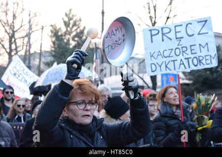 Cracovie, Pologne. Mar 8, 2017. La Journée internationale des femmes manifestation à Cracovie, Pologne/Fijoł Crédit : Iwona Alamy Live News Banque D'Images