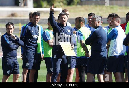 Le 8 mars 2017. Sep 8, 2017. AndalucÂ-A¡M, Laga, Espagne - Espagnol Primera Division de l'équipe de Malaga CF nouvel entraîneur-chef Jose Miguel Gonzalez 'Michel' (2-R) dirige sa première session de formation au stade Ciudad de Malaga à Malaga, au sud de l'Espagne, 08 mars 2017. Michel a été nommé un jour avant de remplacer uruguayen Marcelo Romero. L'équipe prépare son prochain jeu Primera Division contre Alaves sur suite 11 mars au stade La Rosaleda de Malaga : Crédit - Photos Lorenzo Carnero/ZUMA/Alamy Fil Live News Banque D'Images