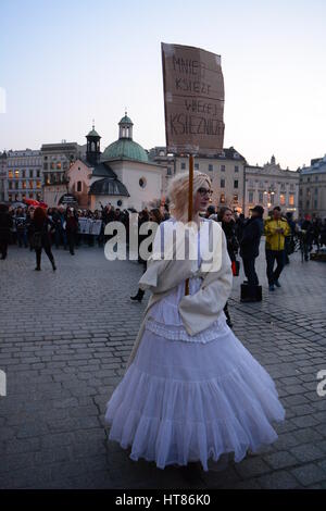 Cracovie, Pologne. Mar 8, 2017. La Journée internationale des femmes manifestation à Cracovie, Pologne/Fijoł Crédit : Iwona Alamy Live News Banque D'Images