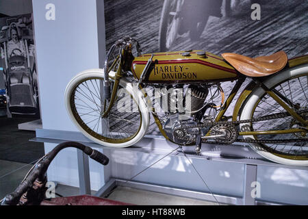 Los Angeles, CA, USA - 4 mars, 2017 : Olive 1920 Voie Harley-Davidson Moto Racer à la Petersen Automotive Museum de Los Angeles, Califo Banque D'Images