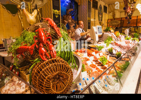 L'Angleterre, Londres, Knightsbridge, Harrods, Foodhall, comptoir de fruits de mer Banque D'Images