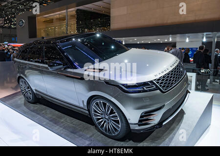 Nouveau Land Rover SUV de luxe vélaire le jour du lancement à Genève International Motor Show 2017 Banque D'Images