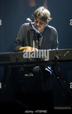 Italie Legnano. 06 mars 2017. Le chanteur et auteur-compositeur italien CRISTIANO DE ANDRE' en concert sur la scène du Teatro Galleria durant la 'De Andrè Canta Banque D'Images