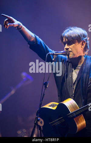 Italie Legnano. 06 mars 2017. Le chanteur et auteur-compositeur italien CRISTIANO DE ANDRE' en concert sur la scène du Teatro Galleria durant la 'De Andrè Canta Banque D'Images