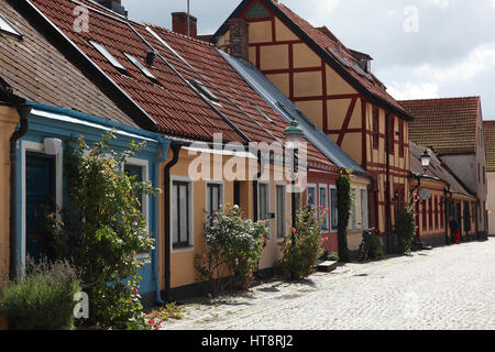 Une rue pavée, Vädergränd, dans le centre de la petite ville d'Ystad, en Suède Banque D'Images