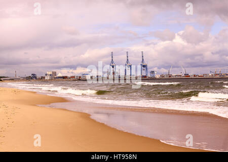 Vue sur le port du nord de Gdansk , Pologne Banque D'Images