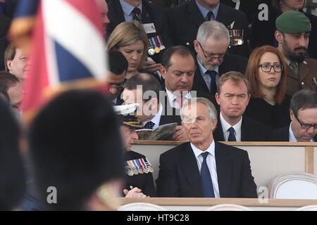 L'ancien Premier Ministre Tony Blair lors d'un tambour militaire Service sur Horse Guards Parade, Londres, pour honorer le service et le devoir de les deux les Forces armées britanniques et les civils dans la région du Golfe, l'Iraq et l'Afghanistan. Banque D'Images