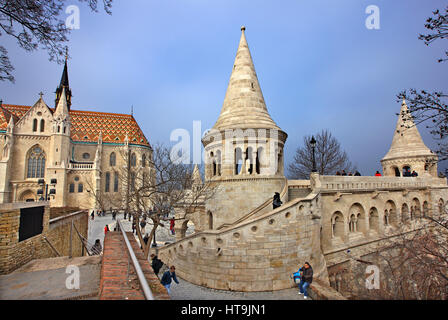 L'église Matthias (église Matyas) et le 'Halaszbastya', Castle Hill (Varhegy), Buda, Budapest, Hongrie Banque D'Images