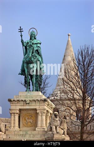 Statue de Saint Stephen (Szent István), à 'du bastion des pêcheurs, la colline du Château de Buda, à Budapest, Hongrie Banque D'Images